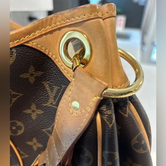 Luis Vuitton Monogram Canvas Galliera PM Shoulder Bag - Picture 7 of 12